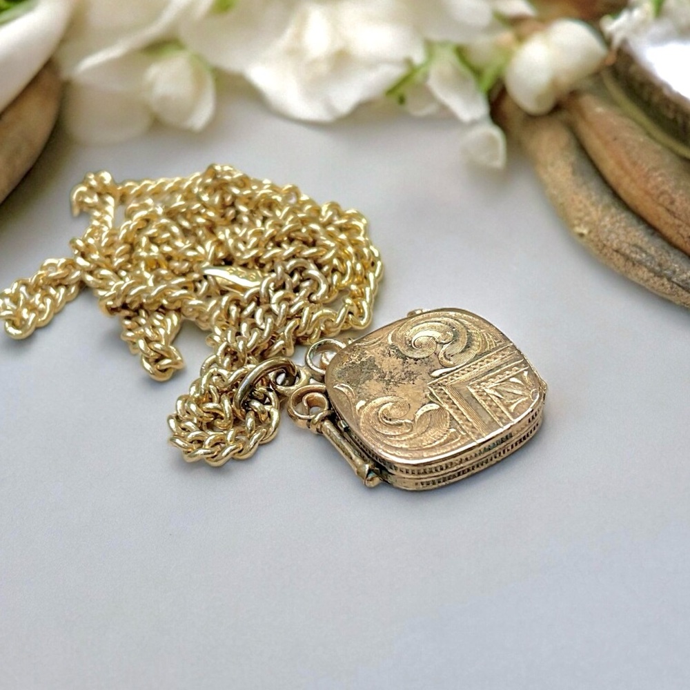 🌺 Antique Gold Filled Fob Locket Necklace